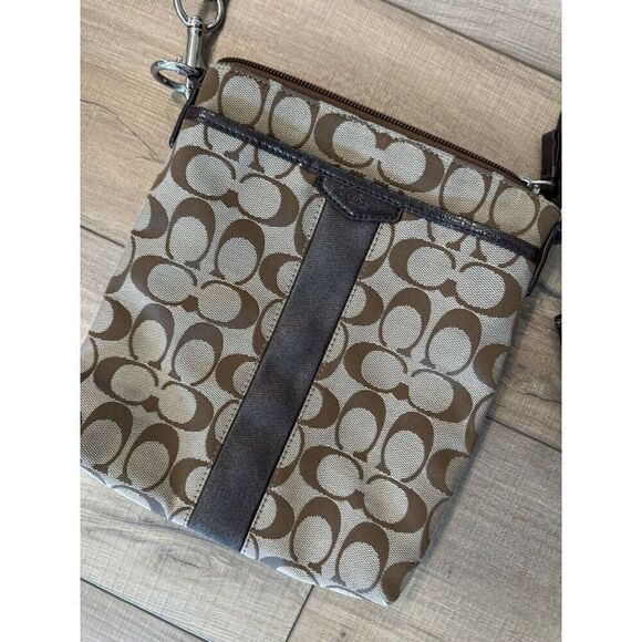 COACH Signature Jacquard with Patent leather trim CROSSBODY Messenger Bag Purse - Picture 2 of 6